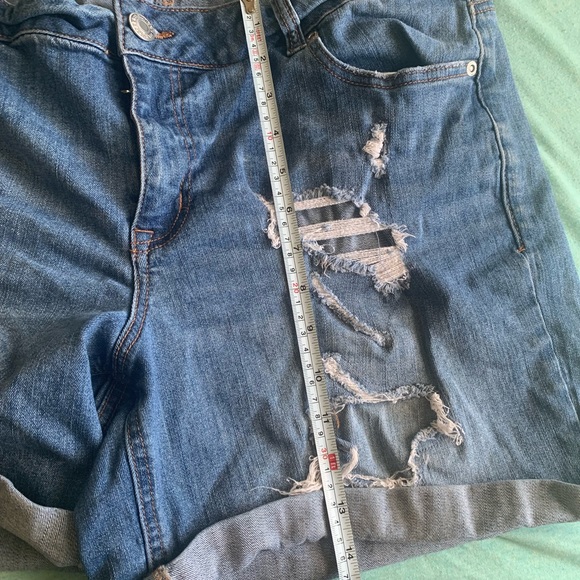 Maurices Distressed Blue Jean Shorts Medium Wash 16W - Picture 7 of 8